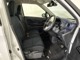 運転席側にはシートリフター機能が付いております。自分のスタイルに合った運転姿勢がとれ、快適に運転することができます。