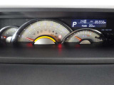 とっても見やすいメーターです。夜間時はラグジュアリーな気分にさせてくれる照明が魅力ですので、夜のドライブも楽しみになりますよ♪