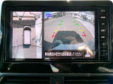 見下ろしているかのような映像で、駐車もスムーズにできる。アラウンドビューモニター