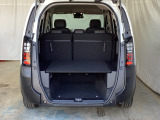 ラゲッジスペースも充分な広さです♪