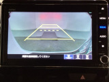 バックでの車庫入れも安心です! リアカメラが付いているバックモニター付のナビを装備しております。操作線もついており距離感も画面から確認できます。