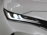 「アダプティブハイビームシステム(AHS)」が装備。LEDの配光範囲を細やかに制御し、先行車や対向車に光が当たる部分だけを自動的に遮光するので、ハイビームでの走行頻度がより向上します。