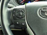 ハンドルにはステアリングスイッチが付いていますので、オーディオの操作が出来、目線をそらすことも少ないので、安全運転に役立ちます!!