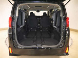 ラゲッジスペース!ワンタッチで折りたためるサードシート!
