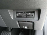 高速道路の料金所もスムーズに通過できるETC。阪神高速はETC使用時に距離料金でお得になります!ビルトインタイプですので、綺麗にスッキリ収まっています。