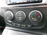 オートエアコン。設定した温度で風向、風量が自動で作動します。