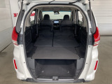 後席シートを倒せば車中泊が出来る程のスペースになります。