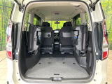 後席を格納すると、これだけの広さが!シーンに合わせたシートアレンジで、大きな荷物も積むことが出来ます♪