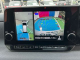 『アラウンドビューモニター』はスムーズな駐車と安全確認をサポートします。