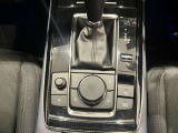 操作しやすいシフトレバー、マニュアルモードも搭載しております。
