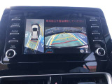 全周囲の画像が表示されます。 運転席から見づらい個所なども、上空から見たような映像で確認できます。  映像の切替もでき、後方確認だけでなく大変便利な機能です。