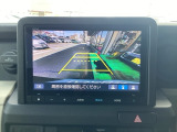 【リアカメラ】運転が苦手な方も車庫入れラクラクです!ギアをリバースに入れれば自動的にモニターが切り換わりますので、面倒な操作は不要です。狭い駐車場もお車を傷つけず安心です!