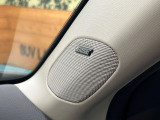 【BOSEサウンドシステム】メーカーオプションの高品位サウンドシステムを搭載。専用のチューニングが施された大小様々なスピーカーから良質なサウンドが奏でられます。