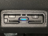 ハンドルの右下にETCがついています。高速道路の料金所の通過も楽々です!。 カードの取り出しもしやすい場所についています。