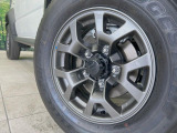 【純正15インチアルミホイール】外観にマッチした純正アルミホイールを装着しております。各種社外アルミホイールや、スタッドレスタイヤも取扱いしております。是非ご相談ください♪