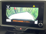 【バックカメラ】駐車時に後方がリアルタイム映像で確認できます。大型商業施設や立体駐車場での駐車時や、夜間のバック時に大活躍!運転スキルに関わらず、今や必須となった装備のひとつです!