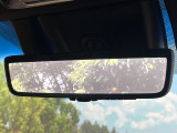 【デジタルインナーミラー】後席の大きな荷物や同乗者で後方が確認しづらい時でも安心!カメラが撮影した車両後方の映像をルームミラー内に表示。クリアな視界で状況の確認が可能です!