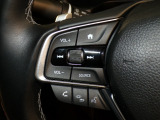 【ステアリングリモコン】ステアリングにオーディオ調節可能なスイッチが装備されていますので運転中でも視線をそらさずにオーディオの調節が可能です!