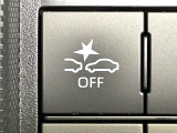 【スマートアシスト】走行中に前方の車両等を認識し、衝突しそうな時は警報とブレーキで衝突回避と被害軽減をアシスト。より安全にドライブをお楽しみいただけます。