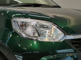 LEDヘッドライトです。デザイン性がよくとても明るいので、夜間の走行や悪天候でも安心です。しかも長寿命!