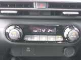 快適オートエアコン付♪設定温度をキープし車内を快適な温度に保ちます♪