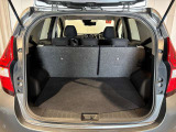 ラゲッジルームも広々、開口部が広く荷物を積む時も積みやすくなっています!