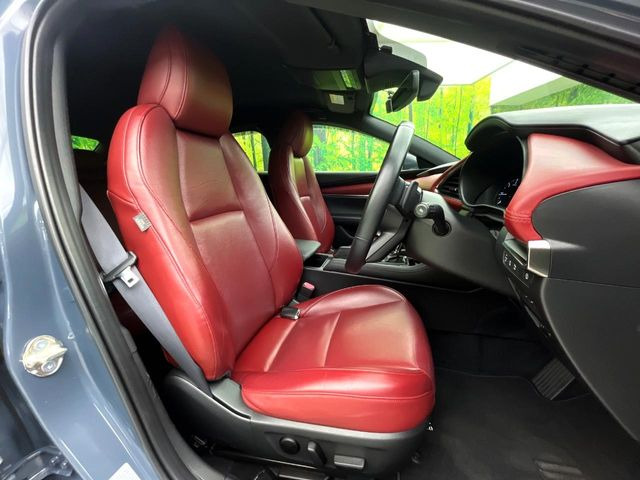 マツダ MAZDA3ファストバック 1.8 XD バーガンディ セレクション の