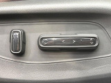 【パワーシート】スイッチ一つで簡単にシートの微調整が可能!電動だから力もいりません!快適なシートポジションにセットして、快適なドライブをお楽しみください。