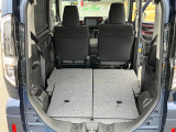 リヤシートも全車消毒済み。シートを倒すとゆったりとした室内空間に★レジャーにショッピングに大活躍!