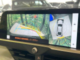 【パノラミックビューモニター】専用のカメラにより、上から見下ろしたような視点で360度クルマの周囲を確認することができます☆死角部分も確認しやすく、狭い場所での切り返しや駐車もスムーズに行えます。