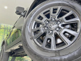 【純正18インチアルミホイール】外観にマッチした純正アルミホイールを装着しております。各種社外アルミホイールや、スタッドレスタイヤも取扱いしております。是非ご相談ください♪