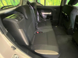 後部座席も気になるようなキズ・汚れやへたり等、大きなダメージはなく、良好な状態です。
