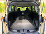普段のお買い物や通勤、送迎等に十分な荷室スペースを確保しております。セカンドシートを倒すと、大きな荷物の積載も可能です♪