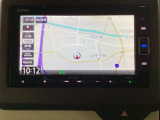 ナビゲーションはフルセグTV、インターナビ対応のGathers純正メモリーナビを搭載しています。Bluetoothオーディオ機能がありますので、スマートフォンなどの音楽も再生できます。