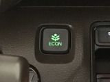 ★ECONスイッチ★ エコドライブを加速しよう!スイッチをONにすると、運転の仕方によるロスを抑え込み燃費をよくするようクルマが頑張ります(*^ー^*)燃費向上にチャレンジ♪