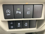 横滑り防止装置やアイドリングストップなど各機能を操作できるクラスタースイッチです。