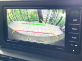 【バックカメラ】駐車時に後方がリアルタイム映像で確認できます。大型商業施設や立体駐車場での駐車時や、夜間のバック時に大活躍!運転スキルに関わらず、今や必須となった装備のひとつです!