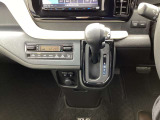 シフトレバーの画像です。フルオートエアコン搭載になります。
