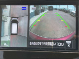 アラウンドビューモニターまるで車を真上から映したような映像で、前後左右の感覚が分かります♪車庫入れや駐車時に大活躍の機能です。