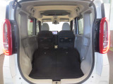 シートをすべて倒すとこんなに広いです!大きな荷物を積みたいときは、シートをすべて倒すとさらにたくさん積めますよ!