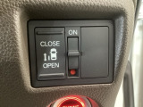 【片側パワースライドドア】片側がパワースライドドアになっており、運転席のスイッチやスマートキーでも開閉が可能です!開口部も広いので乗り降りも楽々♪