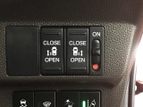 【両側パワースライドドア】両側がパワースライドドアになっており、運転席のスイッチやスマートキーでも開閉が可能です!開口部も広いので乗り降りも楽々♪