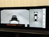 パノラミックビューモニターを装備。駐車場や交差点でクルマを真上から見るように周囲を確認できます。機能の詳細は販売店スタッフまでおたずねください。