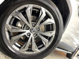 【純正18インチアルミホイール】外観にマッチした純正アルミホイールを装着しております。各種社外アルミホイールや、スタッドレスタイヤも取扱いしております。是非ご相談ください♪