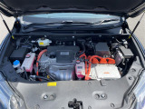 エンジンルームの画像です。店舗にて現車の確認もいただけますので、お電話で在庫のご確認の上是非ご来店くださいませ!!!ワクワクするクルマ選びをご提案します!