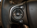 【ステアリングリモコン】ステアリングにオーディオ調節可能なスイッチが装備されていますので運転中でも視線をそらさずにオーディオの調節が可能です!