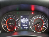とっても見やすいメーターです。夜間時はラグジュアリーな気分にさせてくれる照明が魅力ですので、夜のドライブも楽しみになりますよ♪