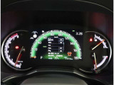 とっても見やすいメーターです。夜間時はラグジュアリーな気分にさせてくれる照明が魅力ですので、夜のドライブも楽しみになりますよ♪