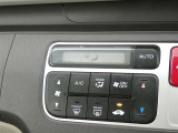 【オートエアコン】・・・室温設定後はエアコンが風量や吹き出し温度を室温センサーや日射センサーなどから計測し自動的にコントロールしてくれます。