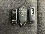 スマートキーです!ドアの施錠・解錠・エンジンの始動がスムーズで大変便利です!遠隔操作でエンジン始動が可能なリモコンエンジンスターターも付いております!